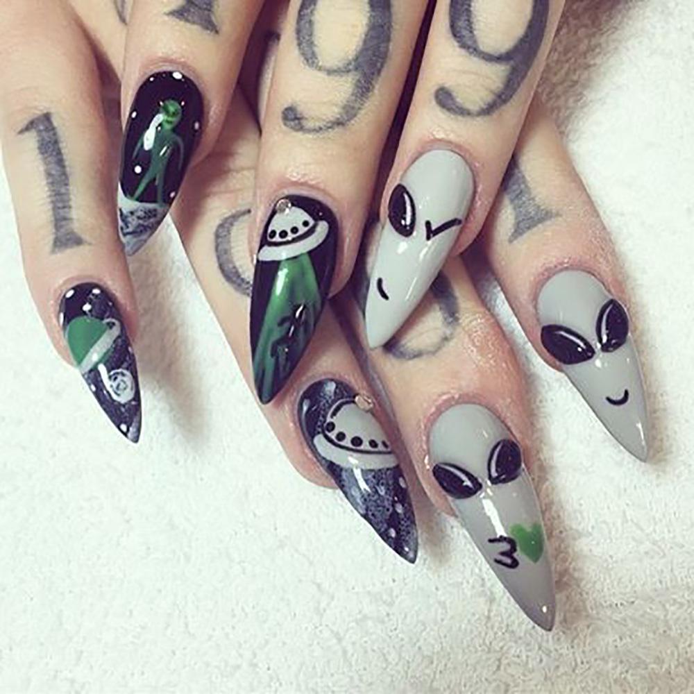 Alian stiletto nails