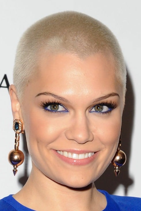 women Shave hair cut