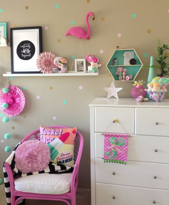 Girl Shelf Decoration 