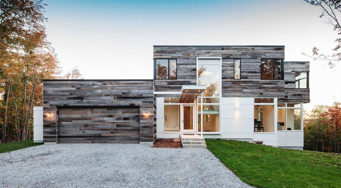 single house - using materials as an alternative to paint