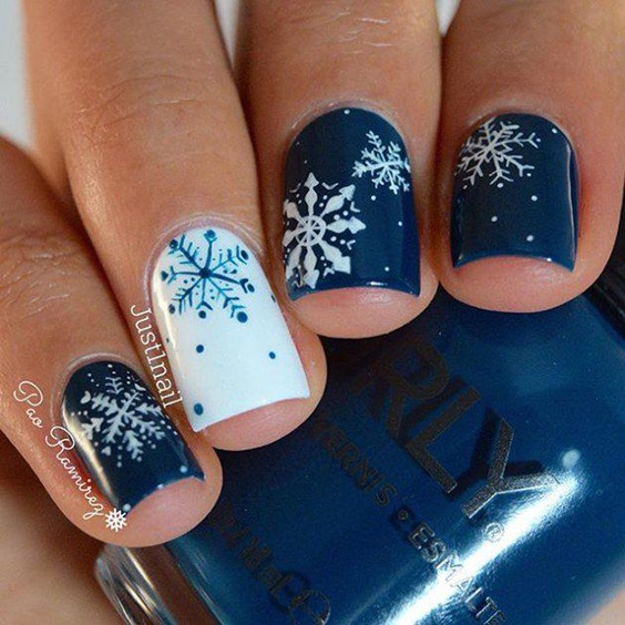 Snowflakes Nail Art