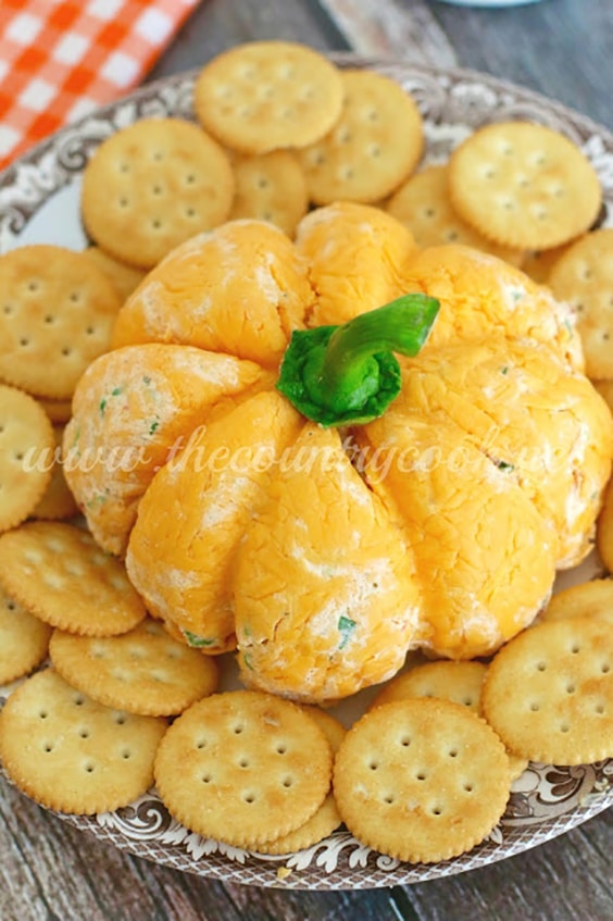 Thanksgiving treats Cheese and crackers