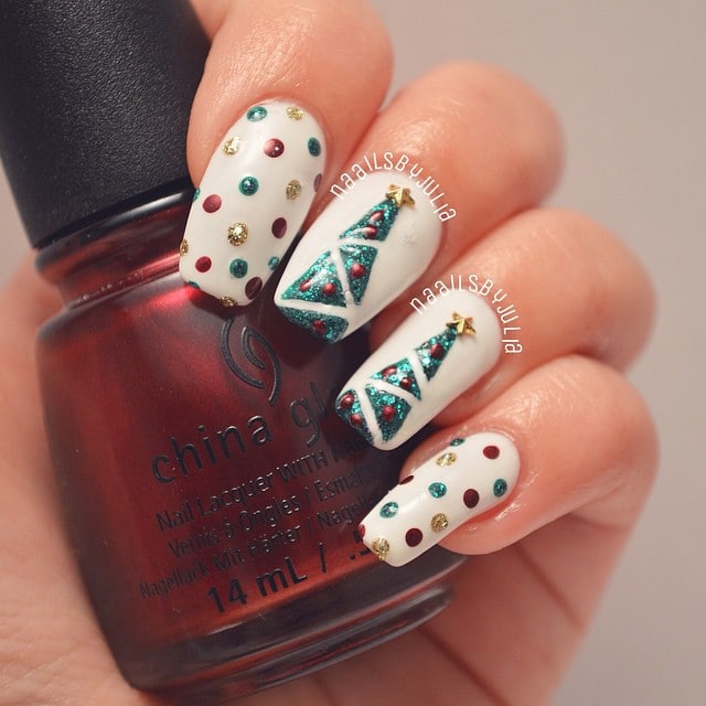 simple white nail for christmas