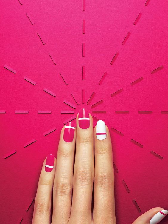 sMinimalist nail art with line