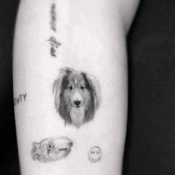Miley Cyrus small tattoos