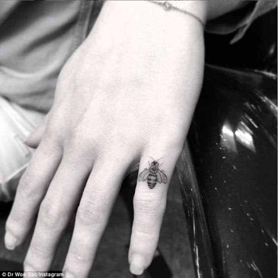 Emilia Clarke finger tattoo