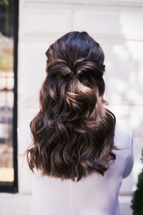 Half-up loose Wave Hairstyle