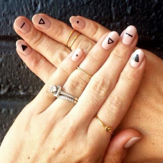 minimalist Shapes Designs on Your Nail