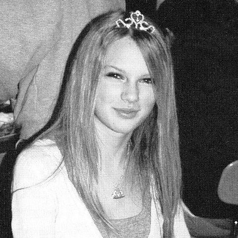 Taylor Swift's style as the princess look in 2006