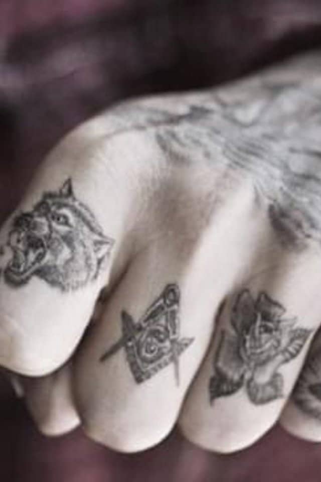 finger tattoo ideas for men