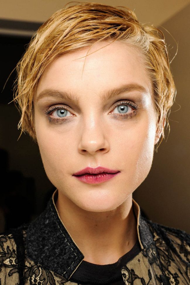 Jessica Stam short hair cut