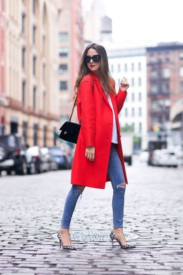 woman ware Trench Coat with Skinny Jeans and High Heels