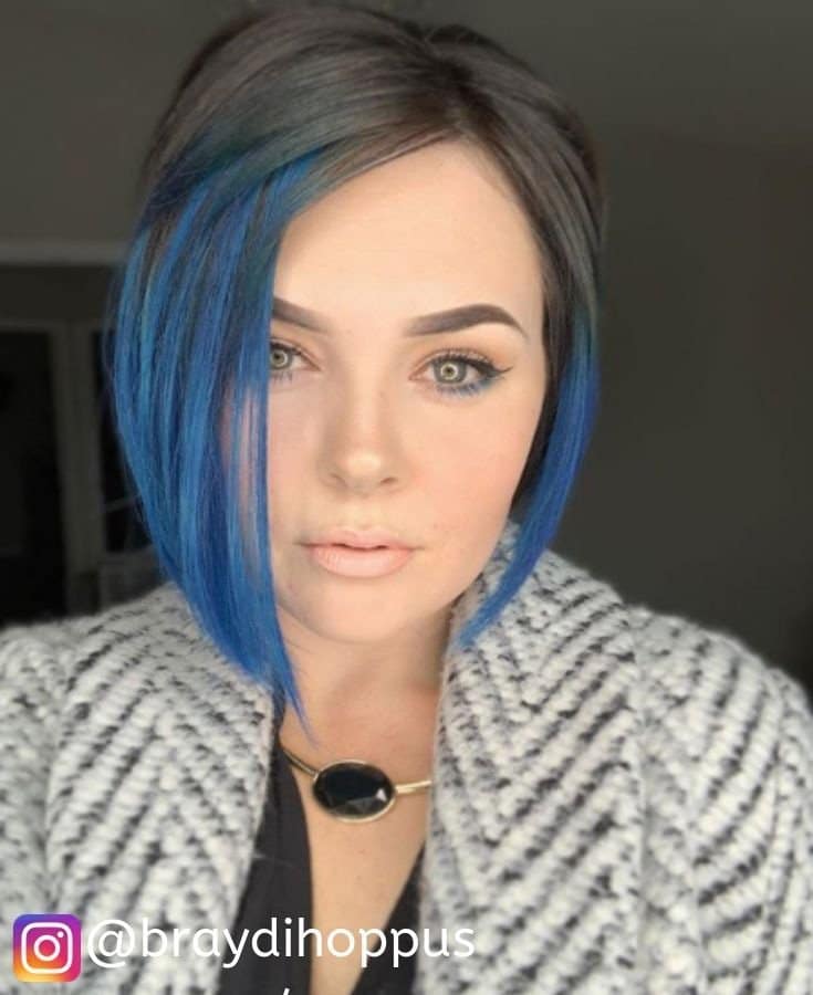 Short Bob with Trendy Color Front Highlight