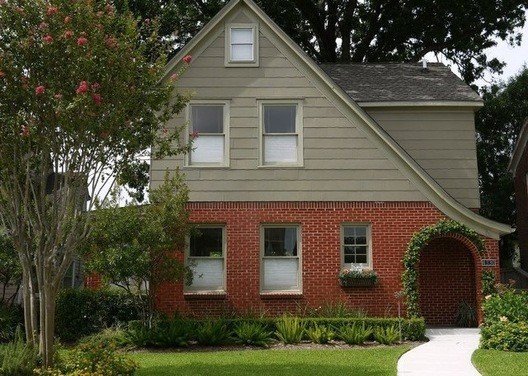 House with 3 exterior color combination