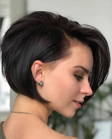 thick hair woman with Short Sassy Bob 