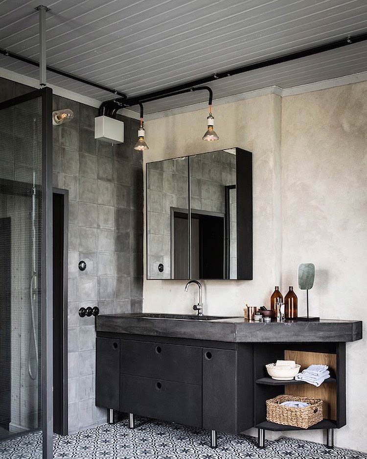 minimalist rustic bathroom