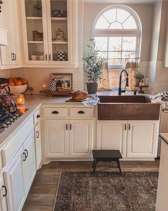farmhouse sink