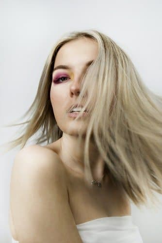 Woman with medium blond hair