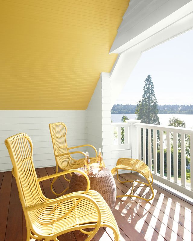 Balcony with Yellow ceiling and white wall