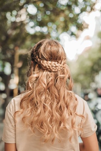 Hairstyle change withLoose Waves