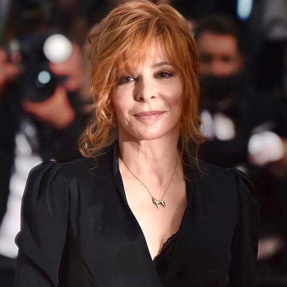 Daily Mylène Farme Modern Hairstyle