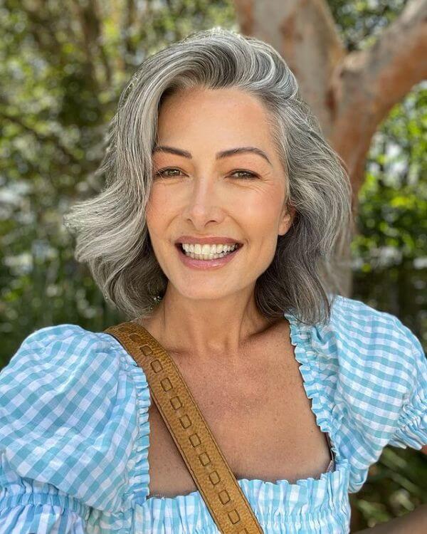 Deep Side-Part bob Older Women With Fine Thin Hair