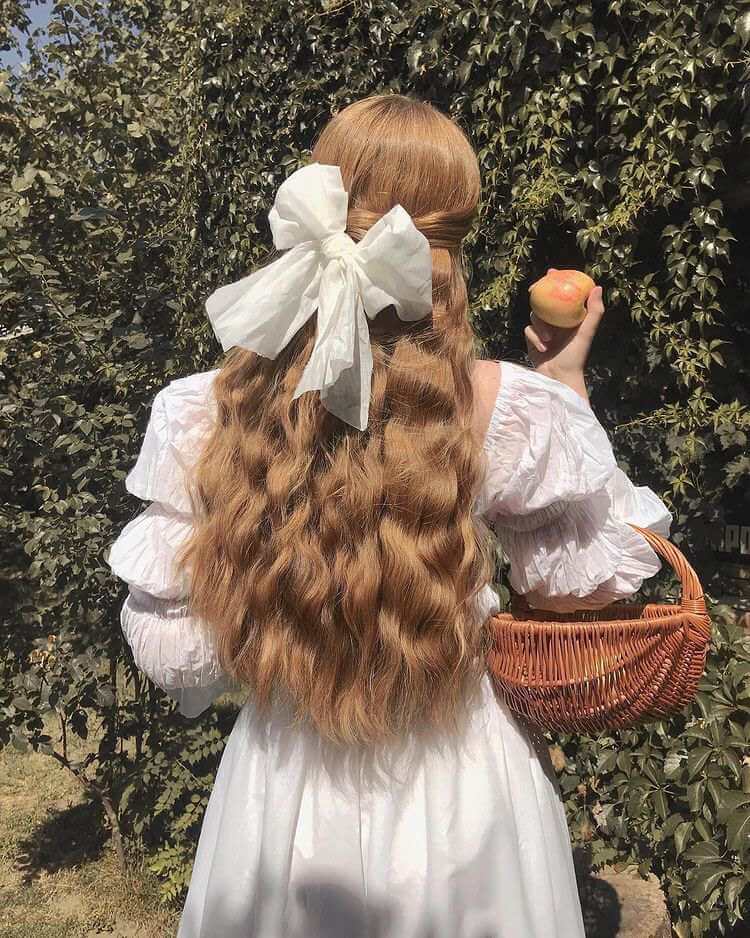 Pretty Vintage Blonde Waves Hair