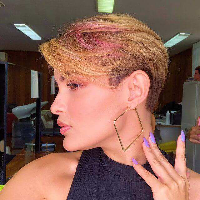 short haircuts with red highlights