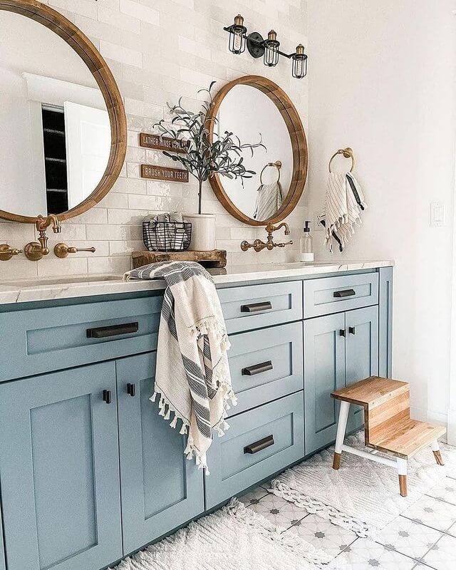 modern farmhouse bathroom