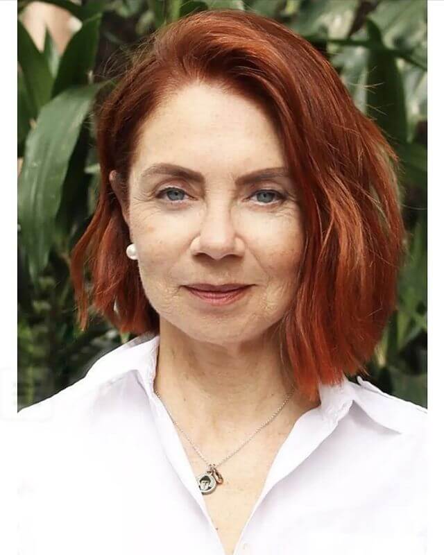 hair style for woman with short hair