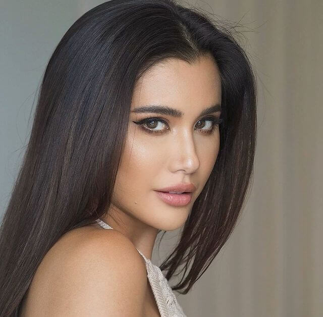sexy Long Straight Hairstyles
