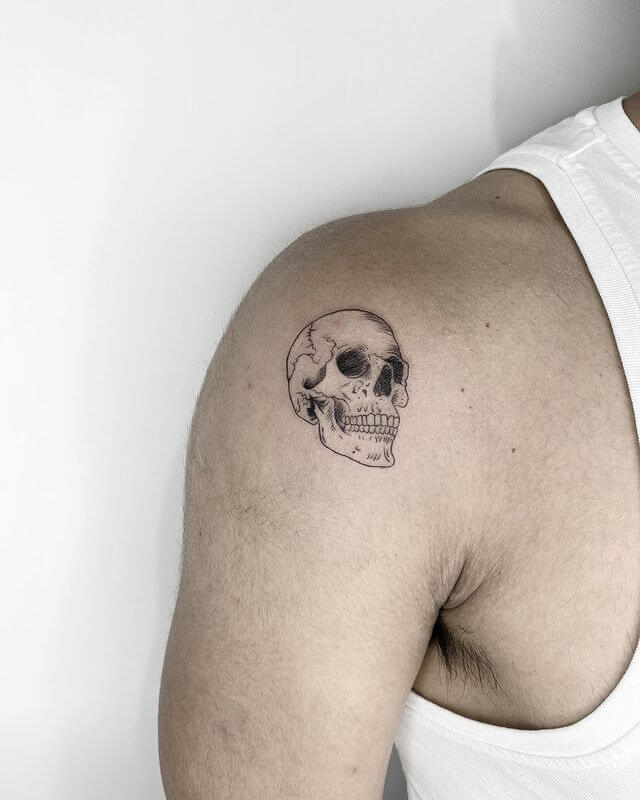 small skull tattoo