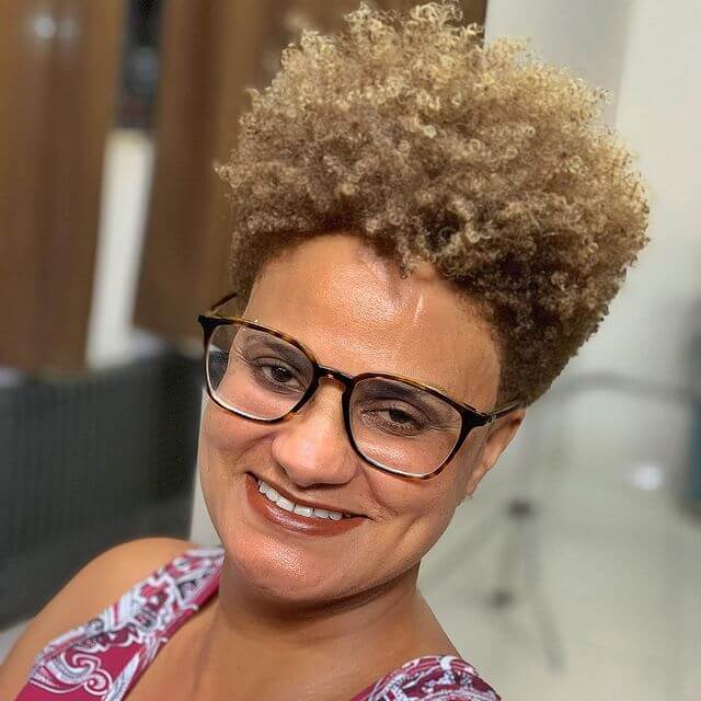 Womean 50 plus afro hair