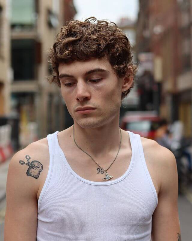 90s Inspired Men's Wavy Haircut