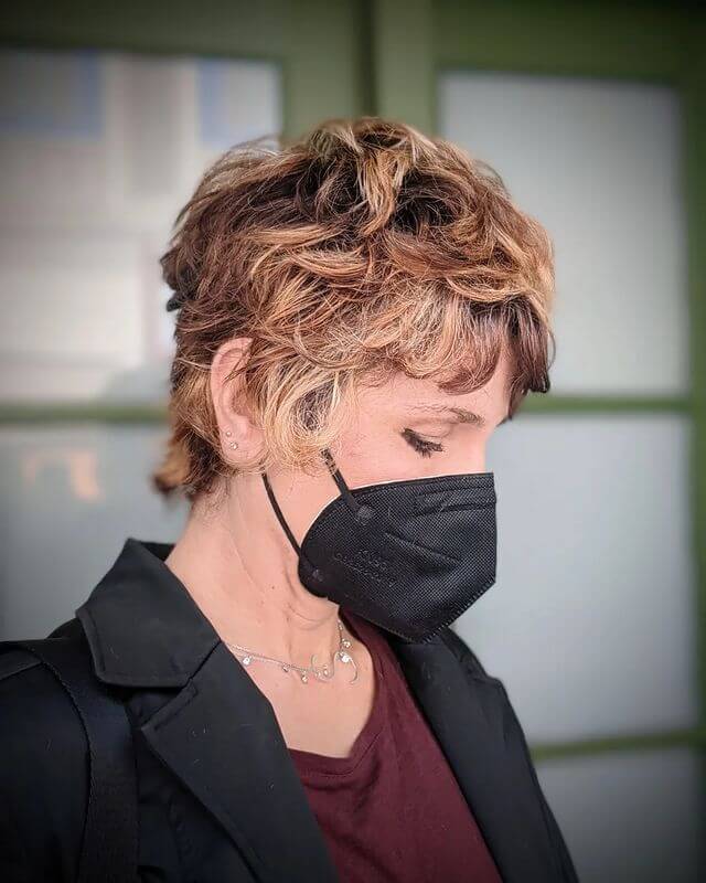 Short Wavy Wolf Cut