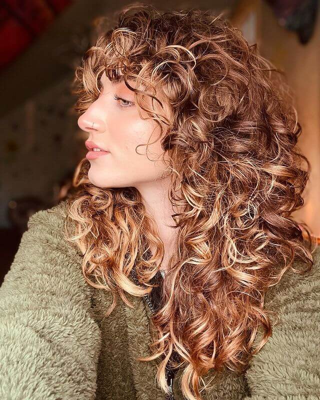 Wolf Cut with Large Curls