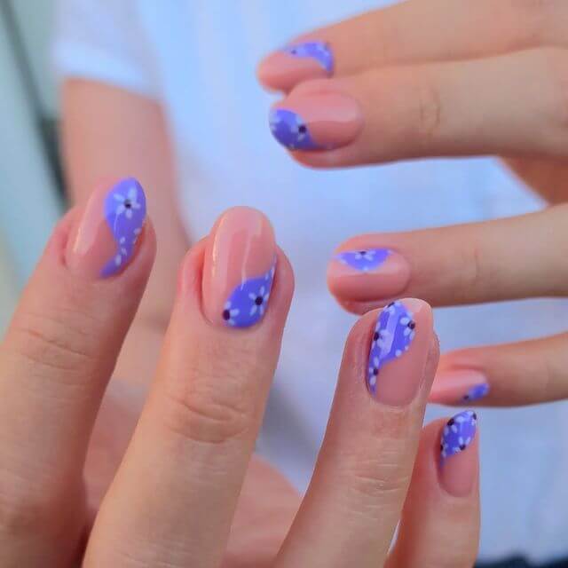 daisy and swirl purple nails