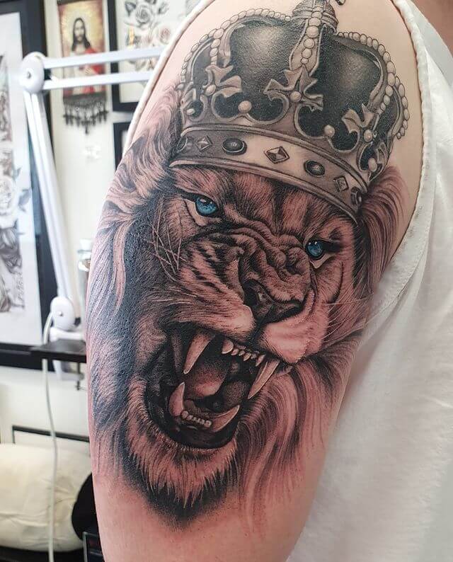 realistic lion with crown tattoo