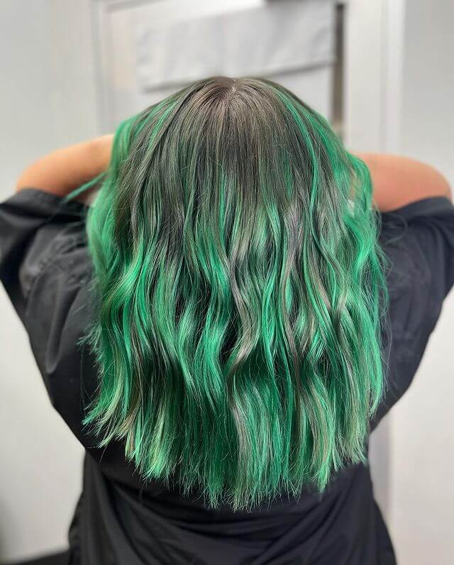 Shiny green highlight silver hair