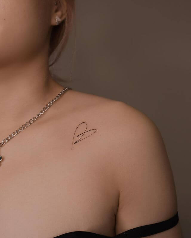 Line work small heart tatttoo